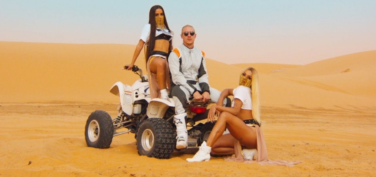 Anitta gasta US$ 70 mil em clipe com Pabllo Vittar e é chamada de 'pão duro' pela drag 