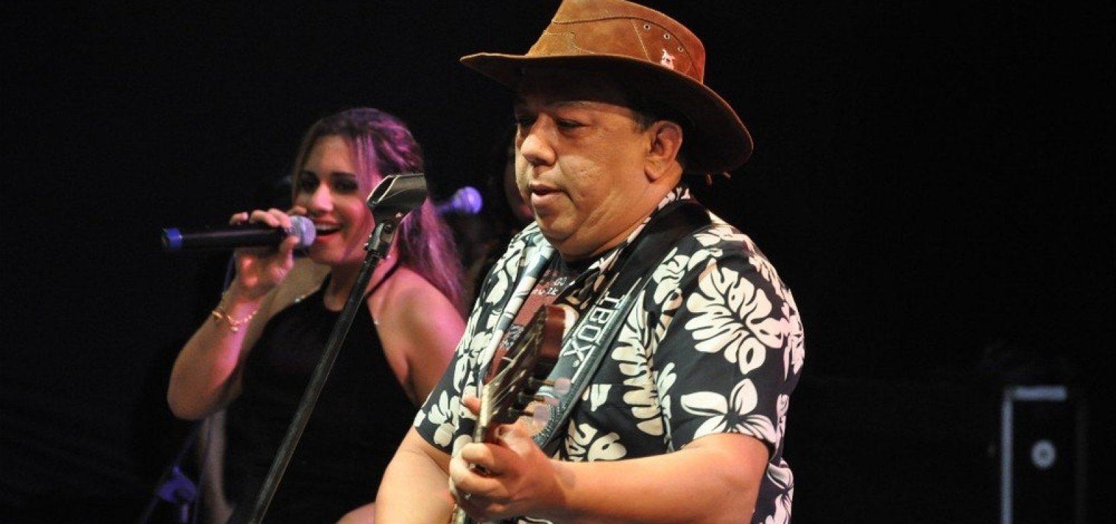 Cantor da banda de forró Cacau com Leite sofre acidente grave de carro no sul da Bahia