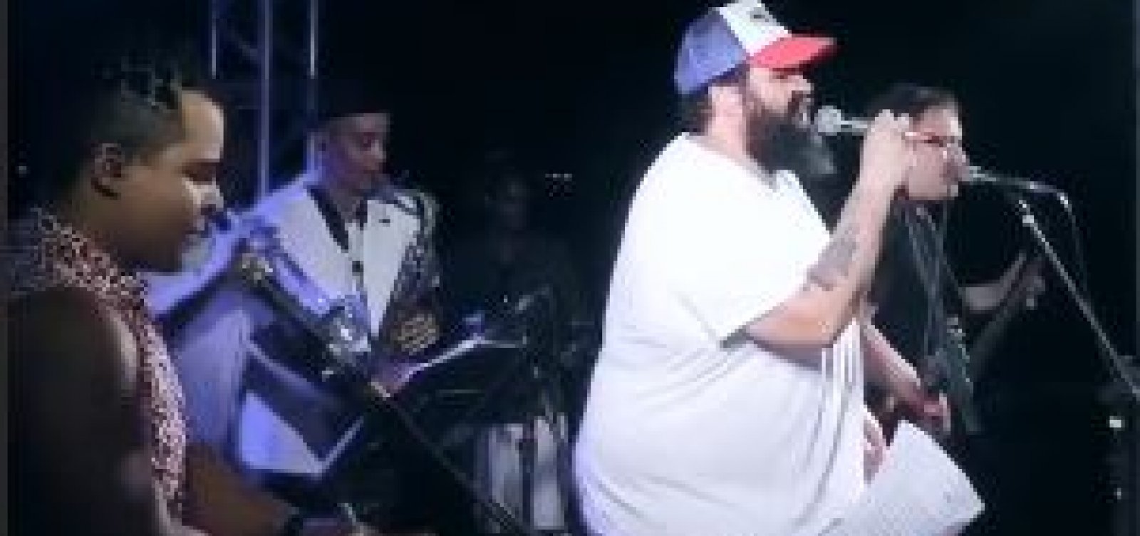 Lê Furerê faz primeiro show e estreia de casa cheia