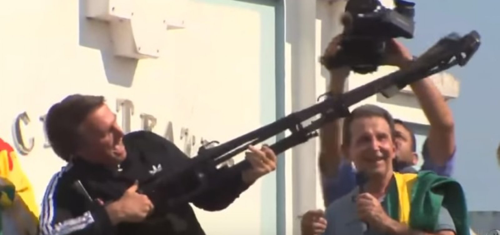 PT vai ao STF após Bolsonaro prometer 'fuzilar petralhada'