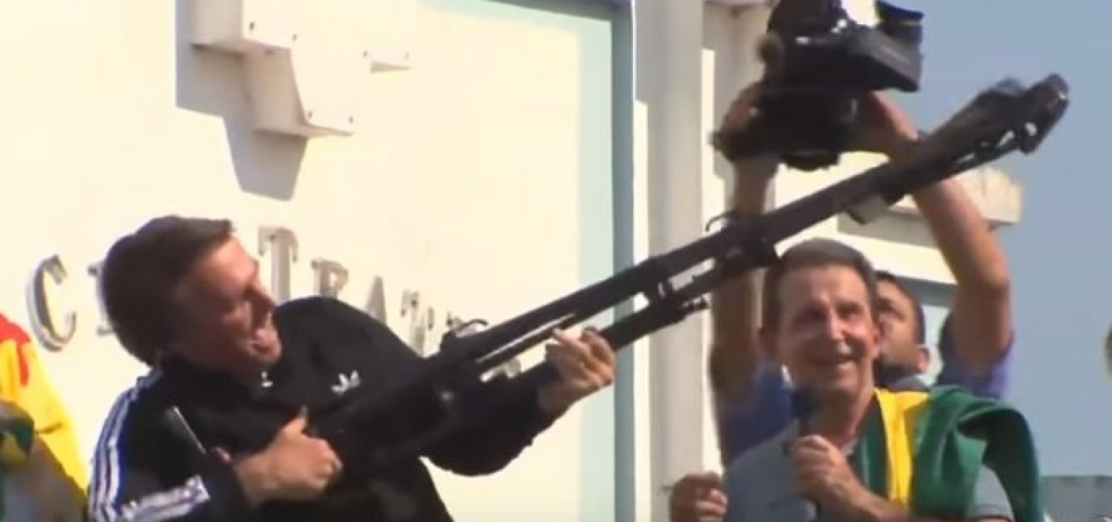 PGR quer explicações de Bolsonaro sobre fala de fuzilar petralhada