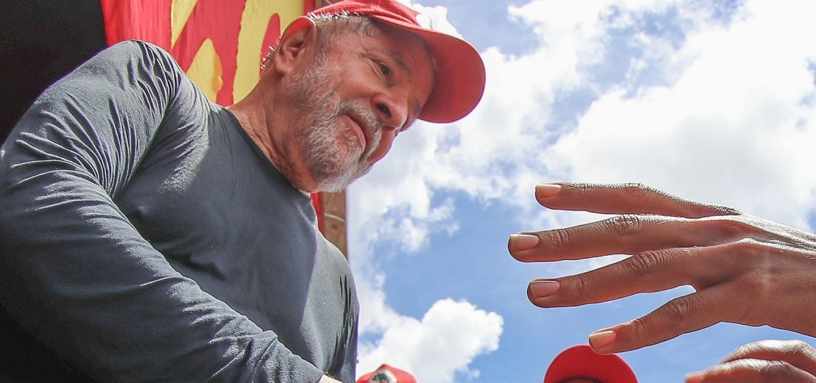 PT pede 'atenção' à militância para não mencionar Lula como candidato