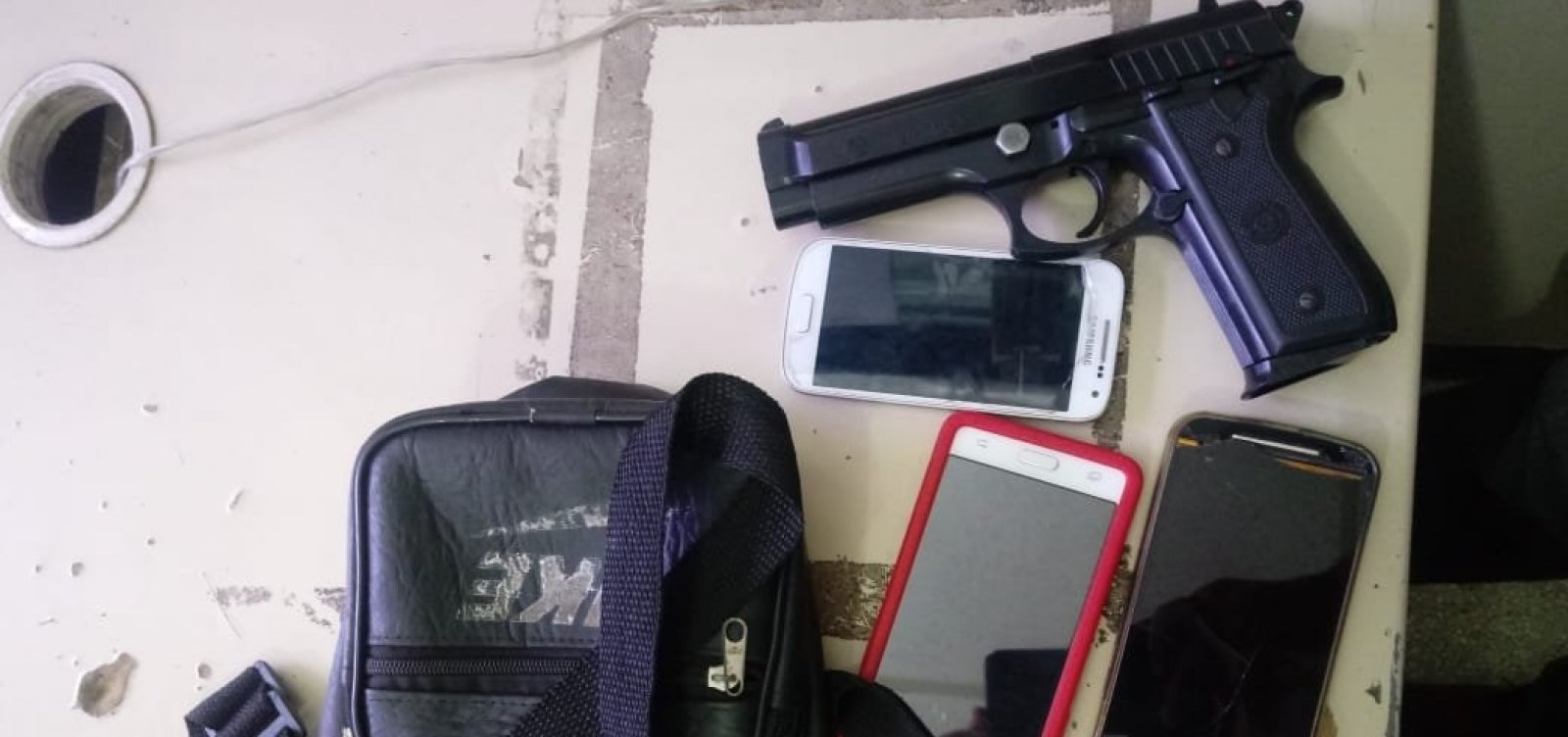 Polícia prende dupla acusada de roubar ônibus na Avenida Suburbana