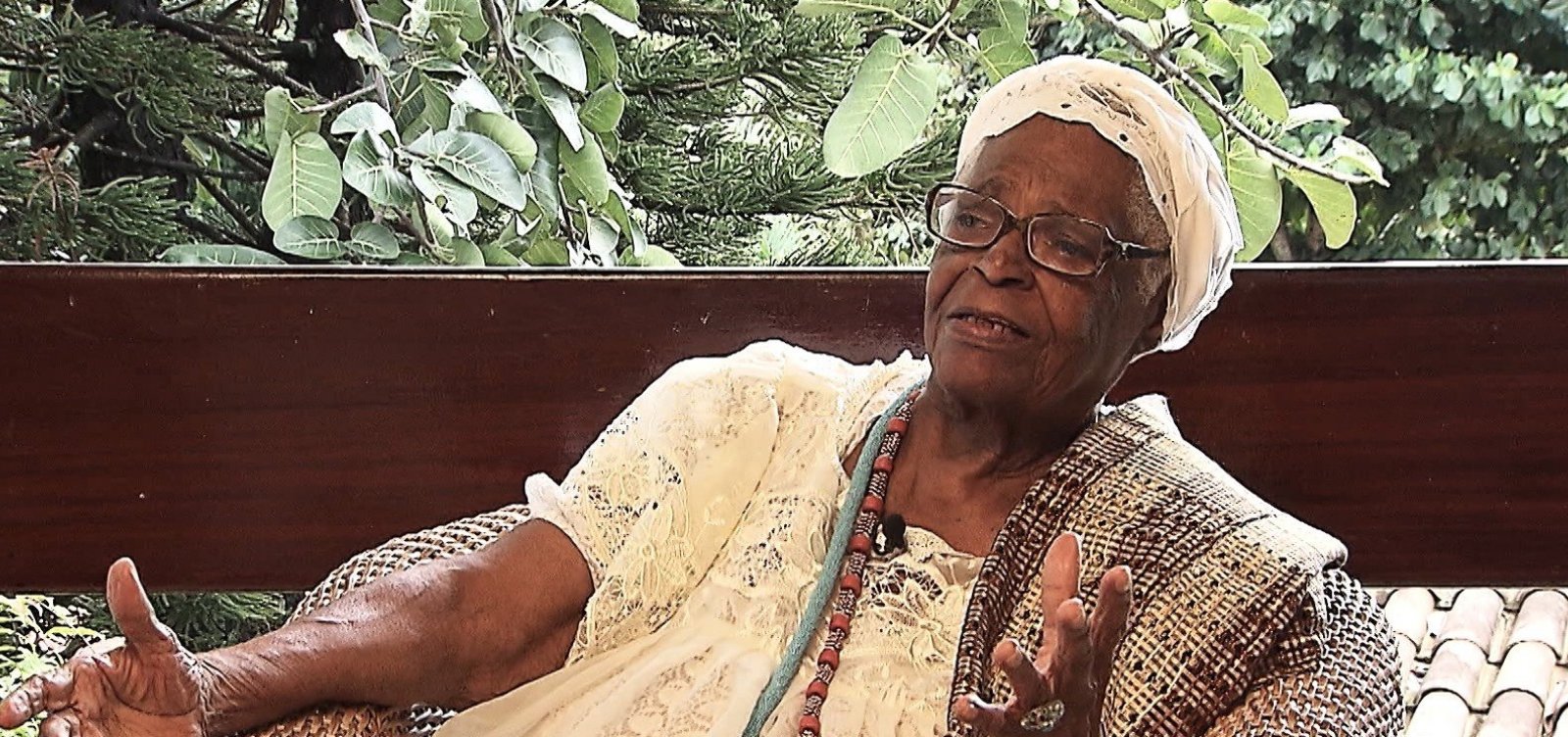 Afastada do Ilê Axé Opô Afonjá, Mãe Stella está presente nas redes sociais da esposa