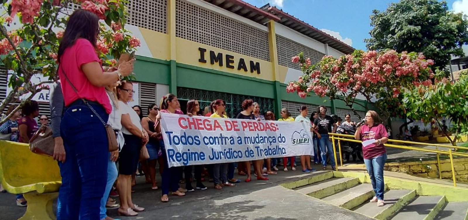 Professores de Itabuna completam uma semana em greve