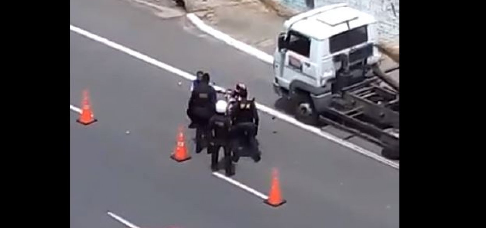 Guarda Municipal investiga agressão de agentes a motociclista durante blitz; veja vídeo