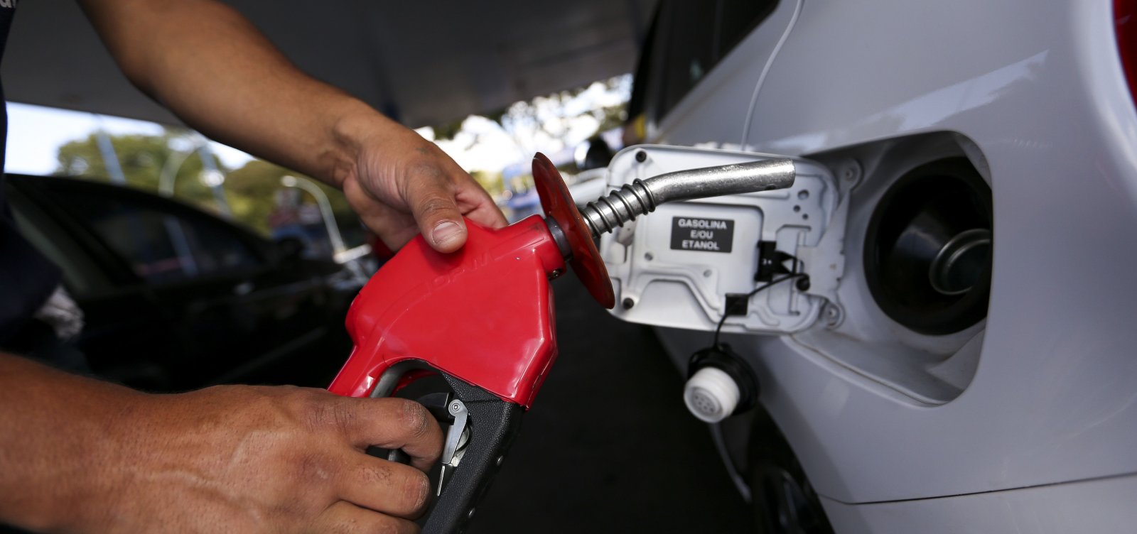 Petrobras eleva gasolina em 2 centavos; diesel permanece inalterado