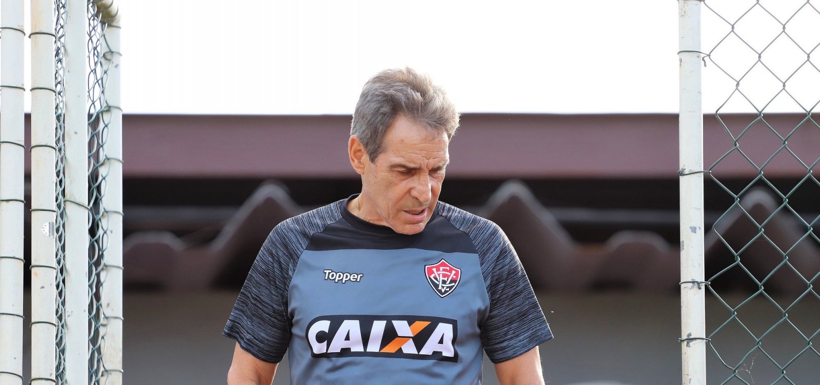 Carpegiani lamenta falta de opções no Vitória: 'Temos que buscar soluções'