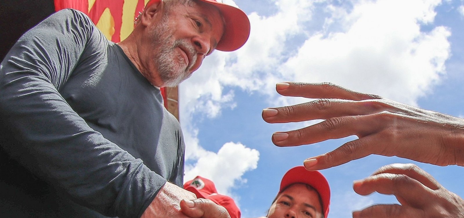 Lula recorre à Justiça para votar em outubro