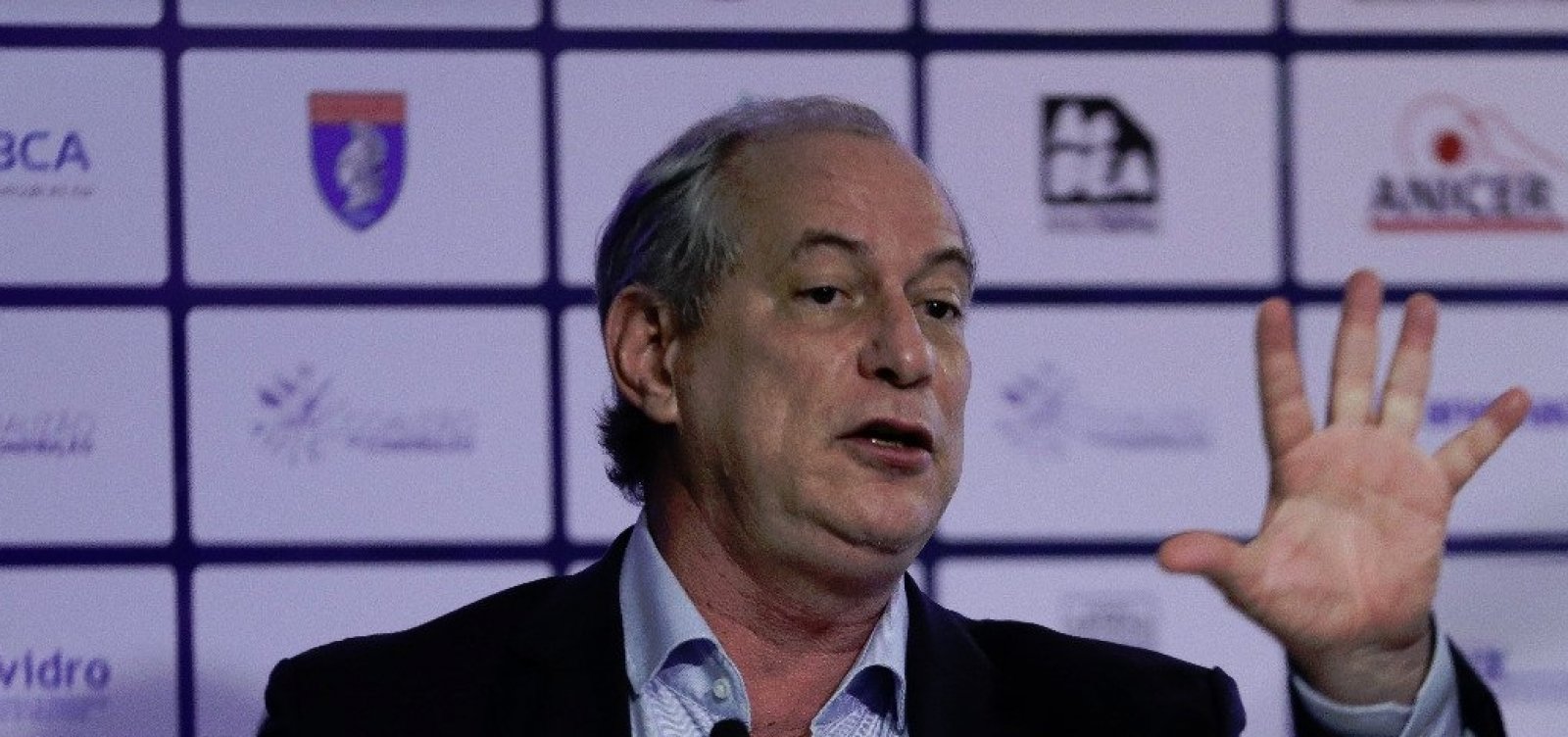 Balcão de negócios de partidos ‘enterrou FHC e Lula’, aponta Ciro Gomes