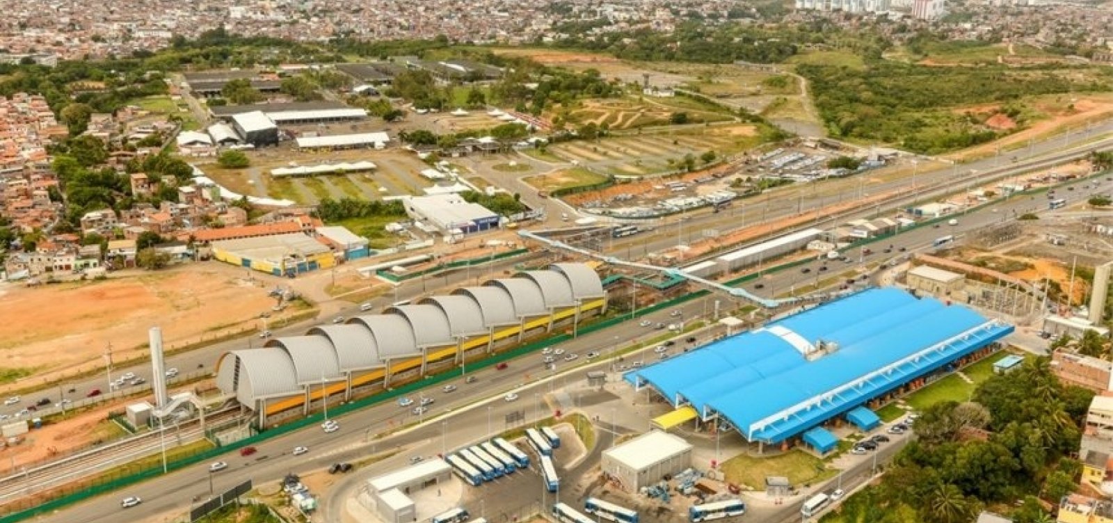 Rodoviários fazem protesto e fecham Estação Mussurunga