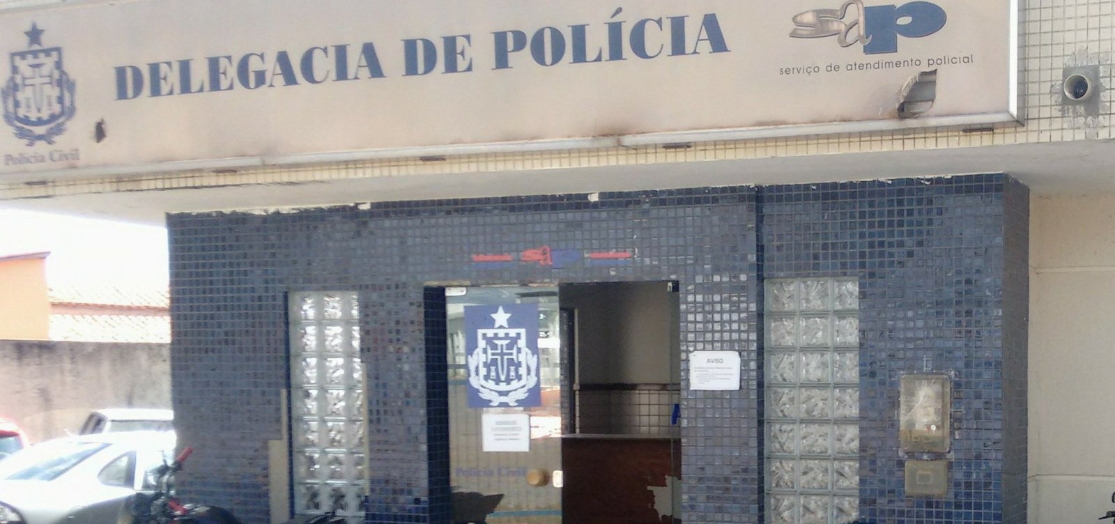 Detento serra grade de cela e foge de carceragem em Carinhanha