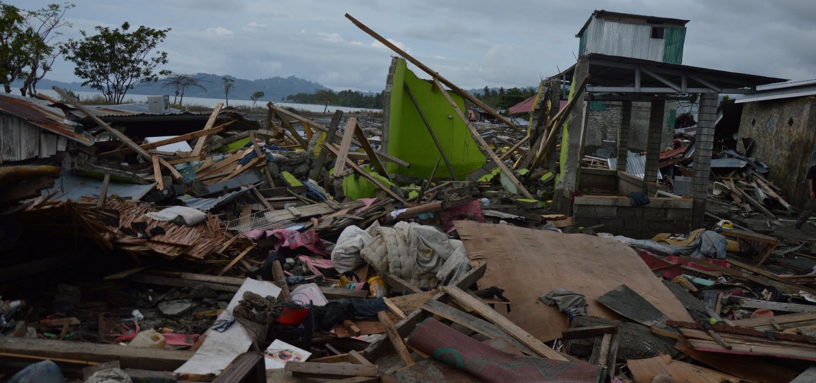 Indonésia tem mais de 1,2 mil mortos após terremoto e tsunami