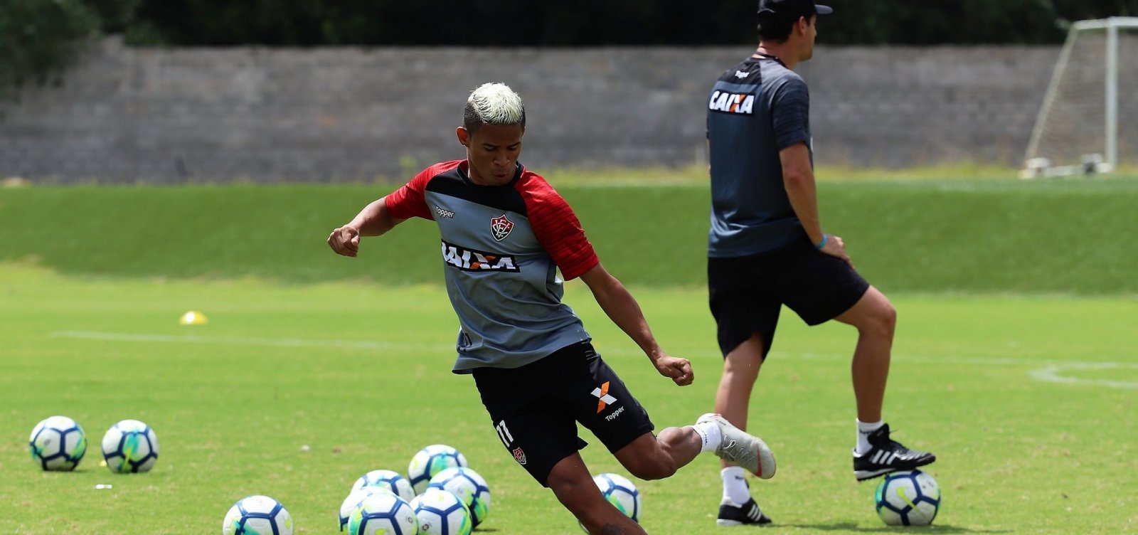 Com retorno de atletas, Vitória divulga relacionados para enfrentar o Santos