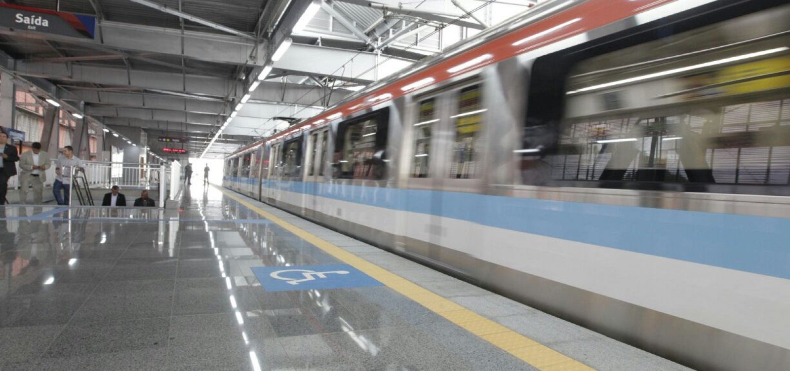 Trem de metrô de Salvador quebra durante viagem 