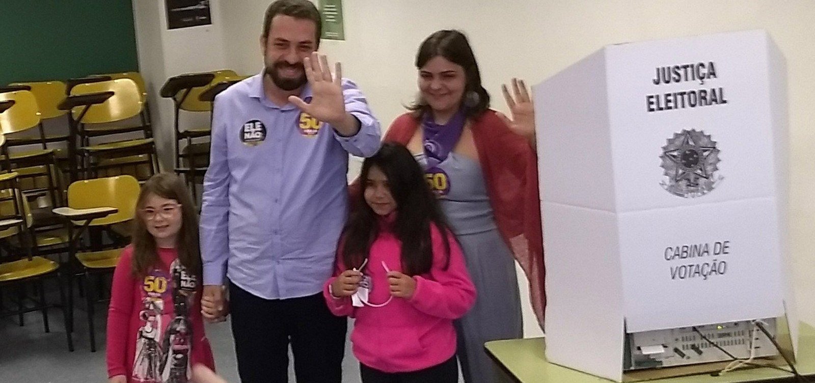 Após votar em SP, Boulos pede que eleitor não deposite 'medo e ódio' nas urnas
