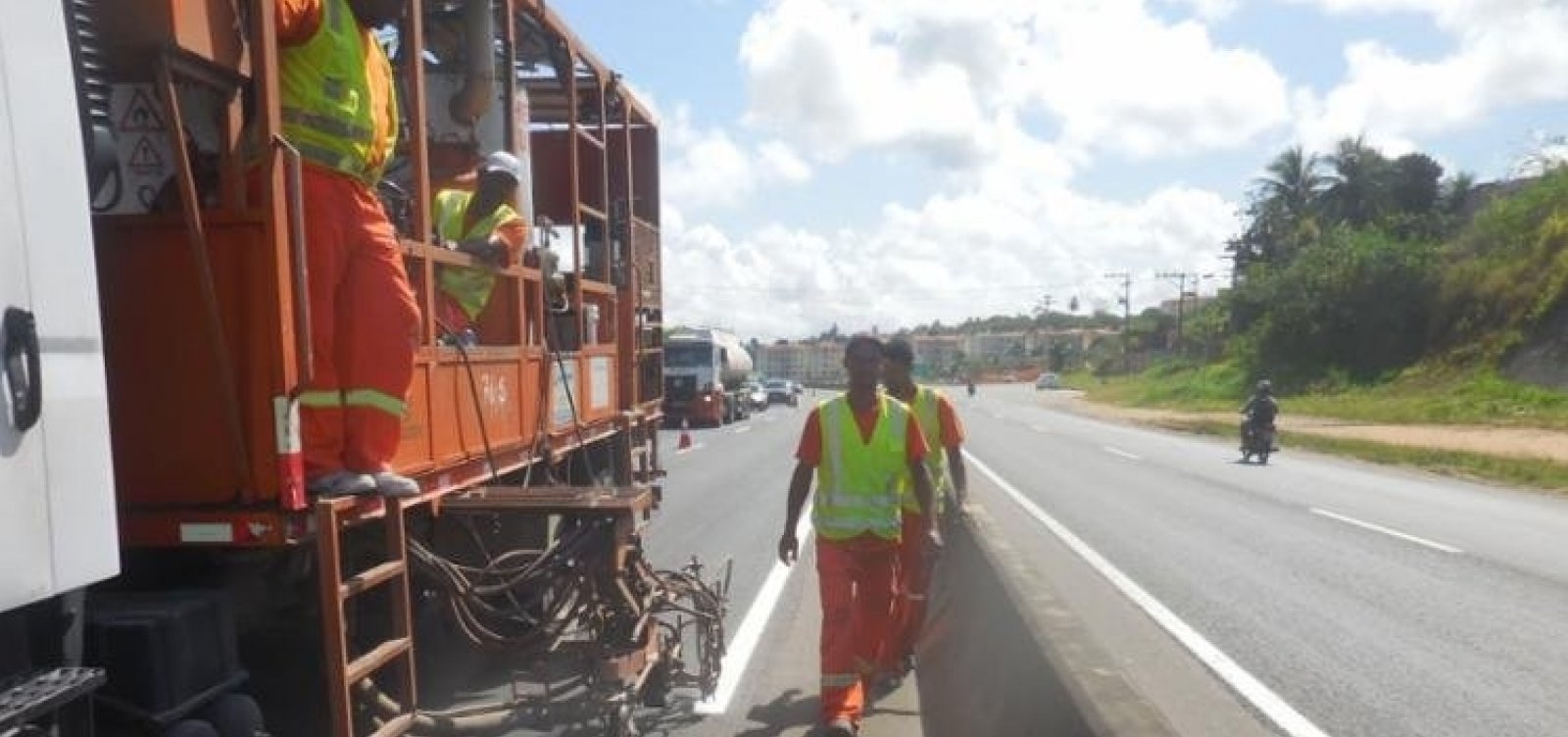 Bahia Norte realiza requalificação de BA-093 antes de feriado