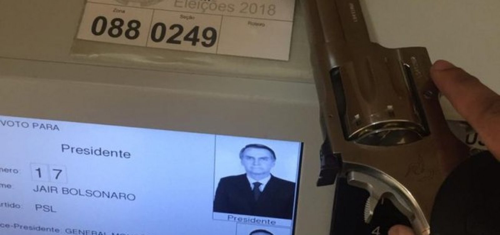 PF investiga eleitor que usou arma para votar em Bolsonaro