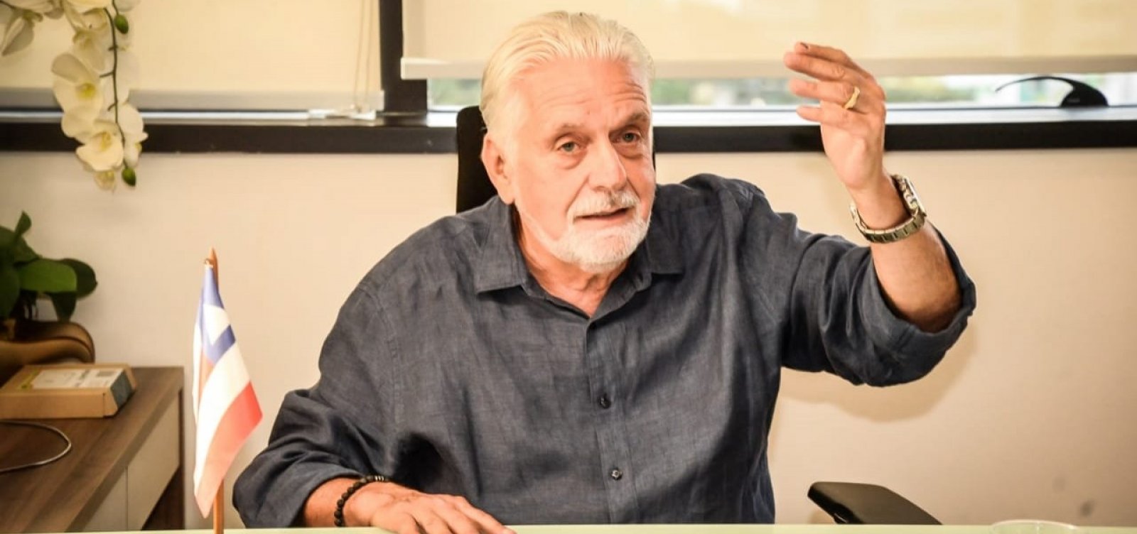 ACM Neto apoia Bolsonaro para tentar 'salvação', critica Wagner