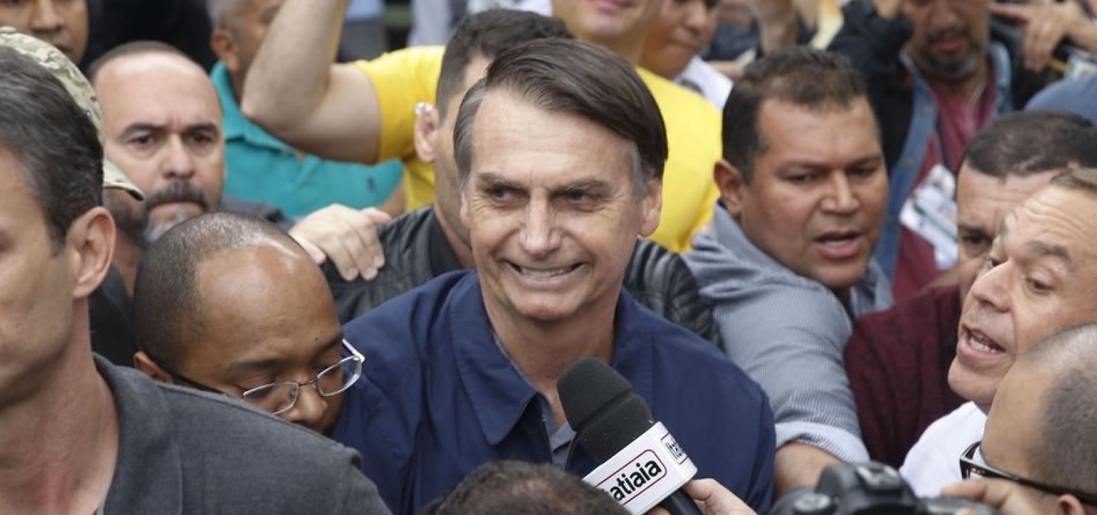 Bolsonaro recomenda que aliados não falem com jornalistas e diz que mídia é adversária