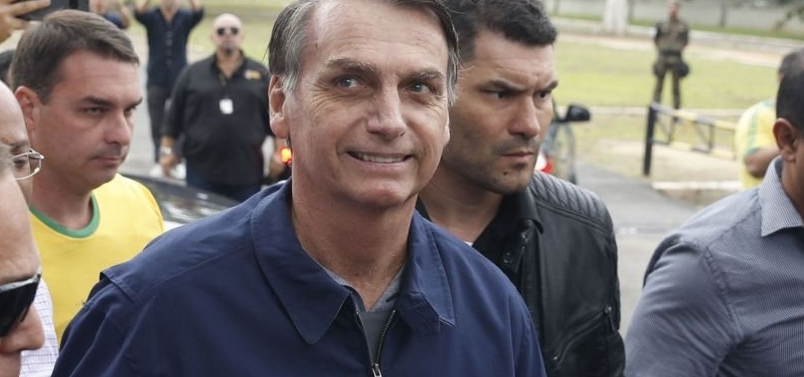 Bolsonaro promete desfazer mudança promovida pelo WhatsApp para combate às 'fake news'