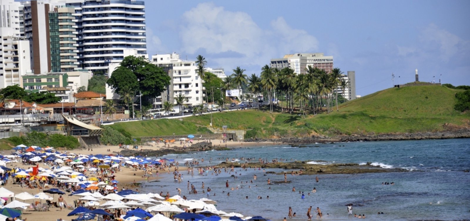Inema aponta 13 praias impróprias para banho; saiba quais