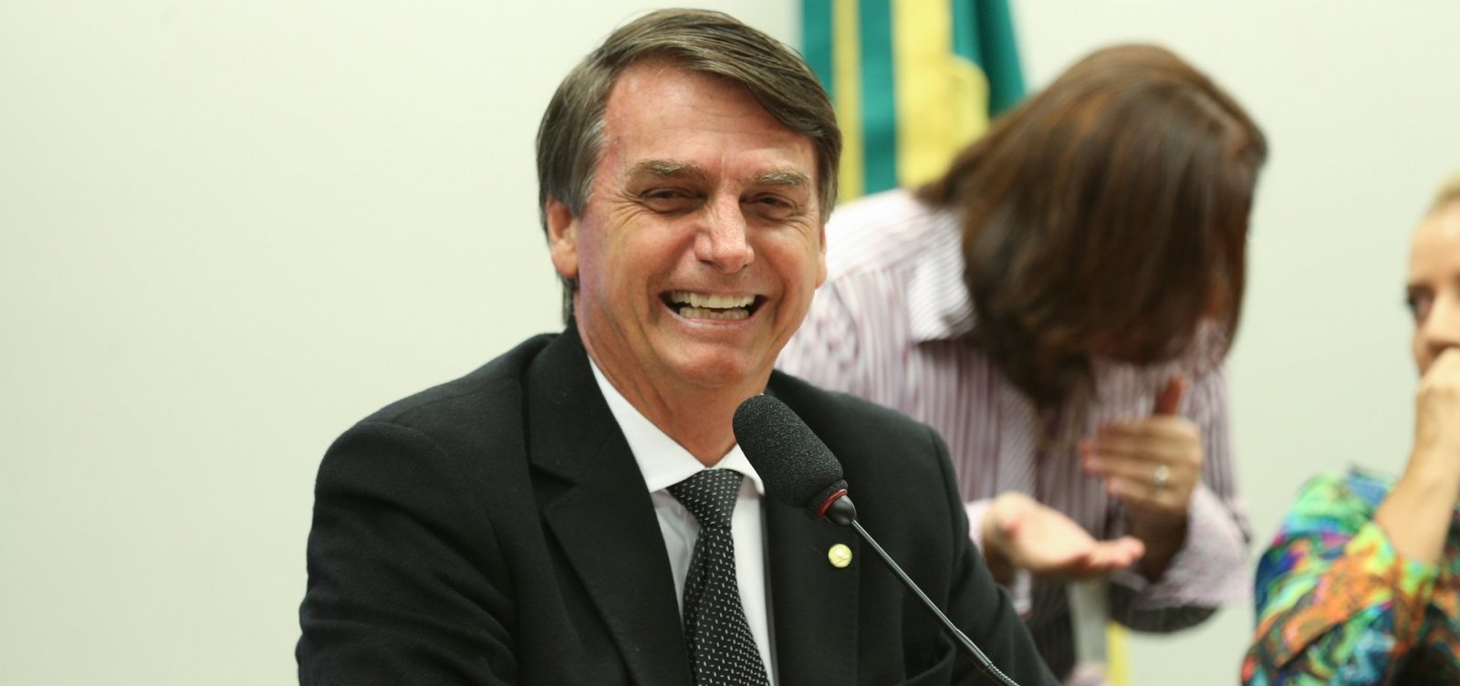 Bolsonaro expressa desejo de acabar com reeleição e substituir urna eletrônica
