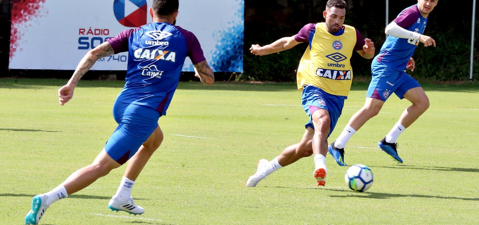 Gilberto é vetado de jogo do Bahia contra Atlético-PR por dores no joelho