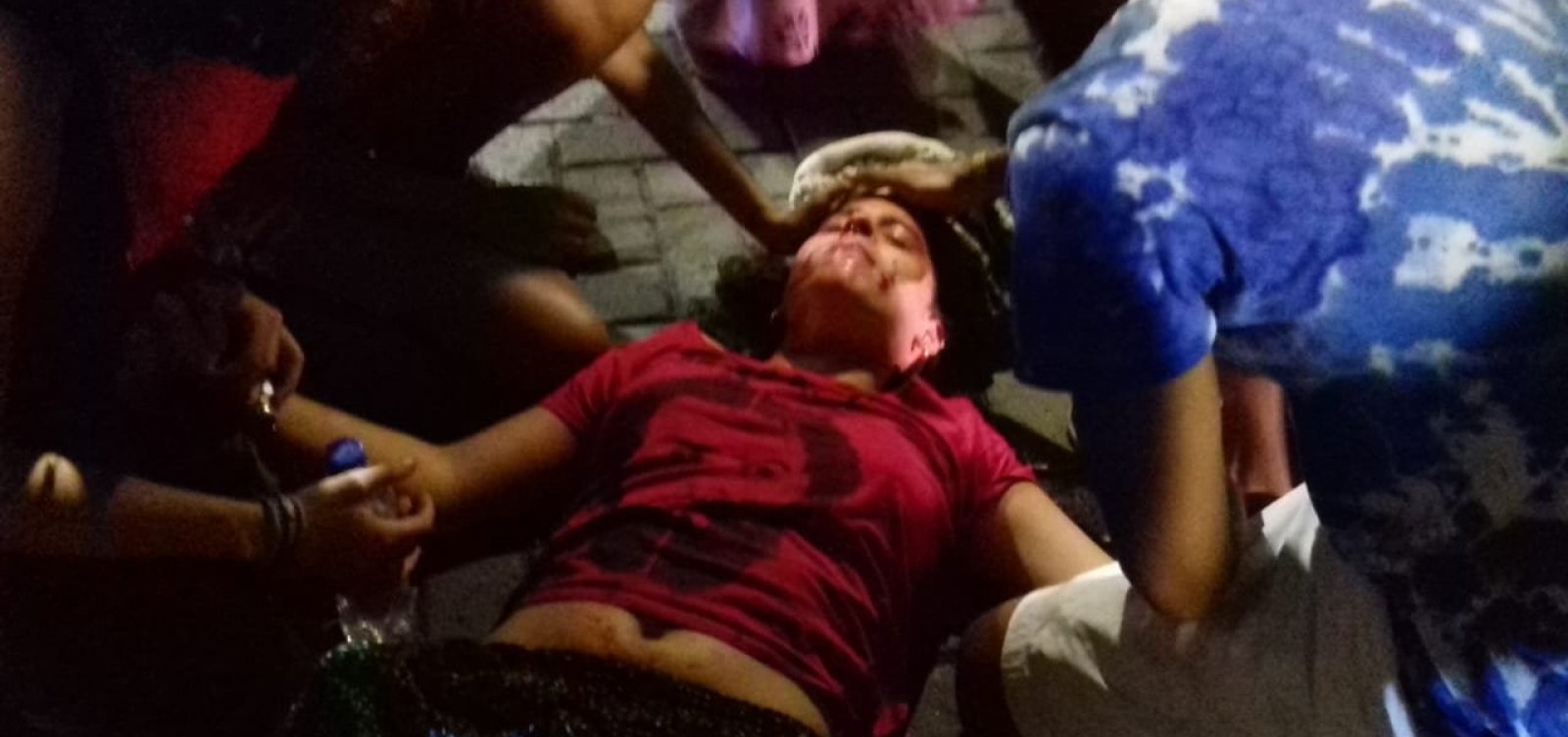 Policiais agridem manifestantes do PT no Rio Vermelho; veja vídeo