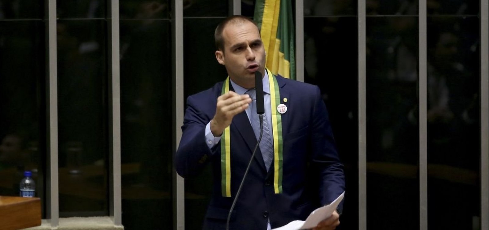 'Se for necessário prender 100 mil, qual o problema?', diz filho de Bolsonaro