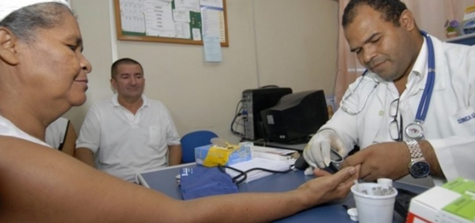 Municípios fazem apelo para que médicos cubanos fiquem no Brasil
