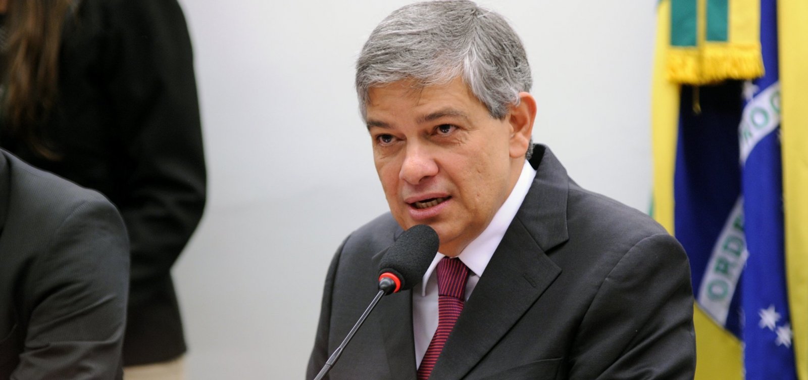 Secretário-geral do PSDB propõe fusão com outros partidos
