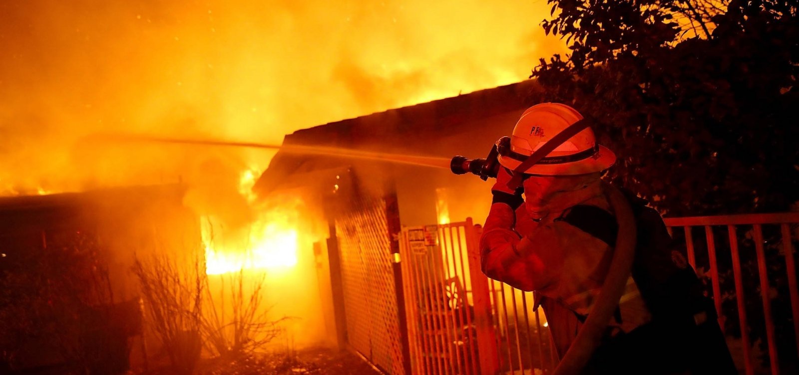 Número de desaparecidos em incêndios na Califórnia sobe para mais de mil