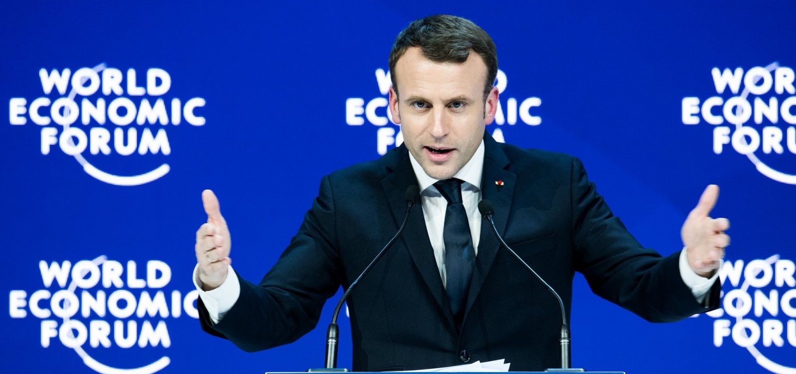 Presidente da França defende união franco-alemã para evitar 'caos' mundial