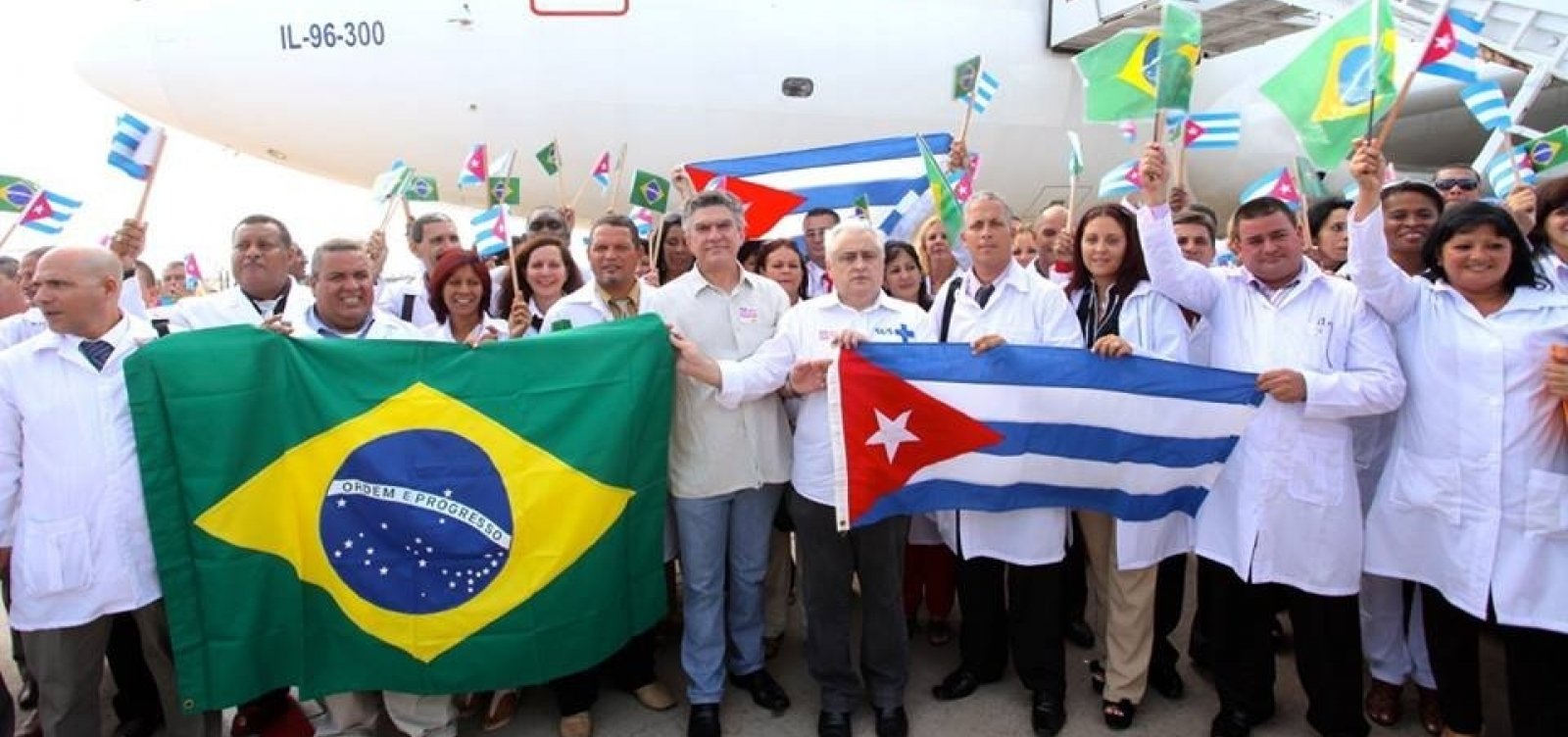 Médicos cubanos têm desempenho similar ao de brasileiros em prova exigida por Bolsonaro