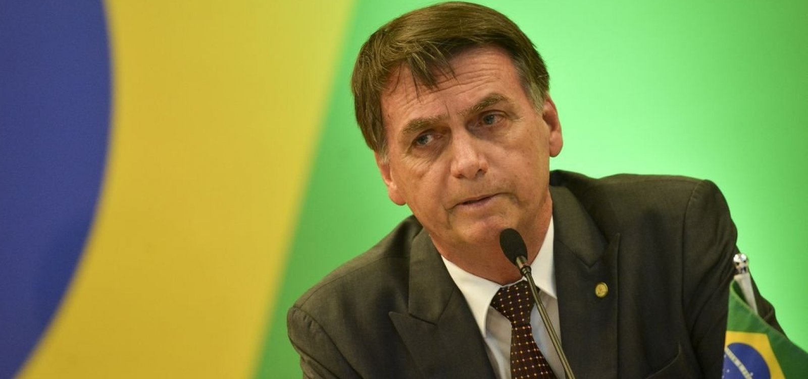 Governo de Bolsonaro terá que cortar R$ 37 bi em gastos por ano para cumprir teto