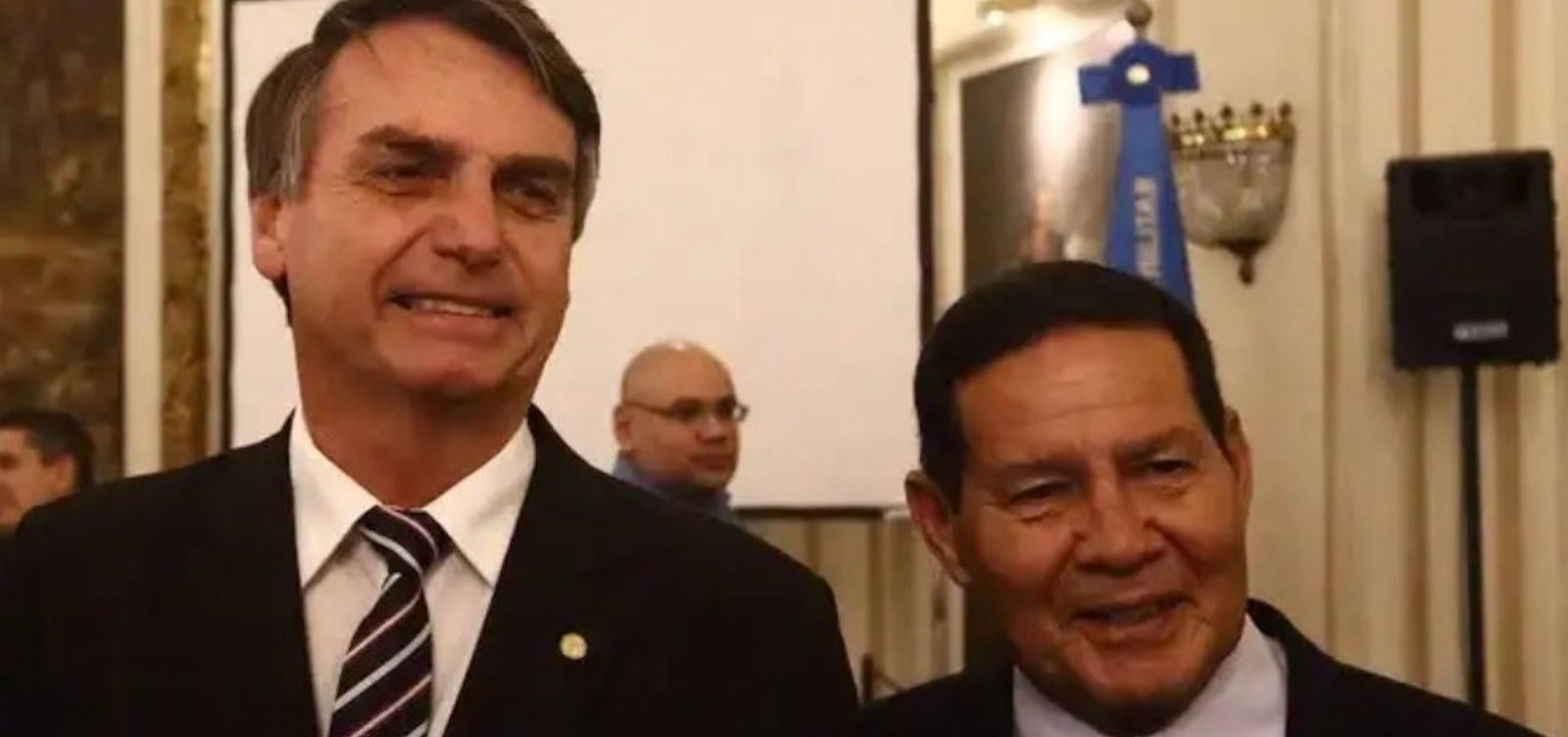 Procuradoria pede arquivamento de duas ações do PT contra chapa Bolsonaro-Mourão