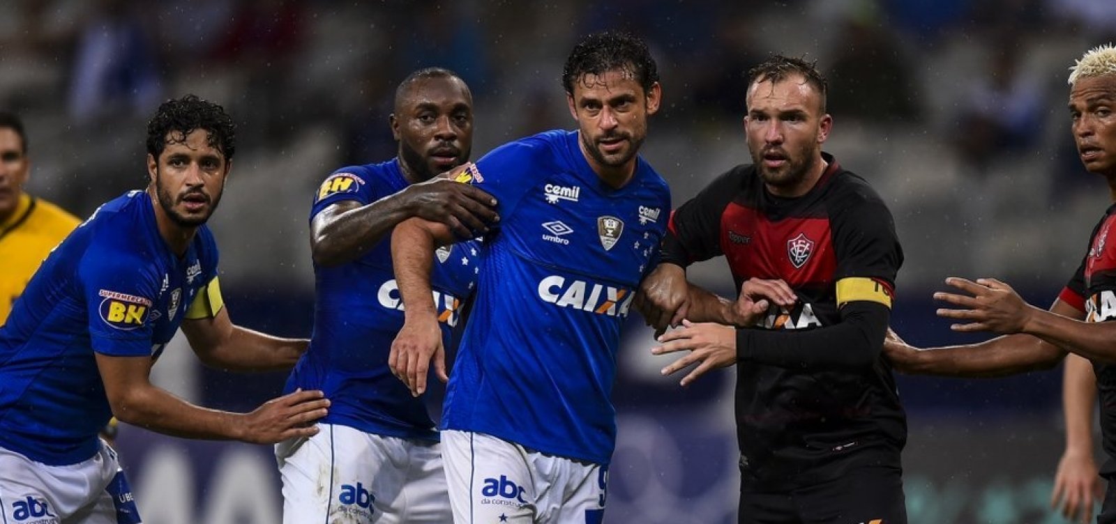 Vitória perde para o Cruzeiro por 3 a 0 e vê Série B cada vez mais próxima