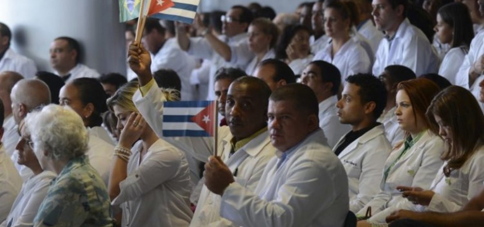 Ministério da Saúde discute remanejar profissionais do Mais Médicos após saída de cubanos