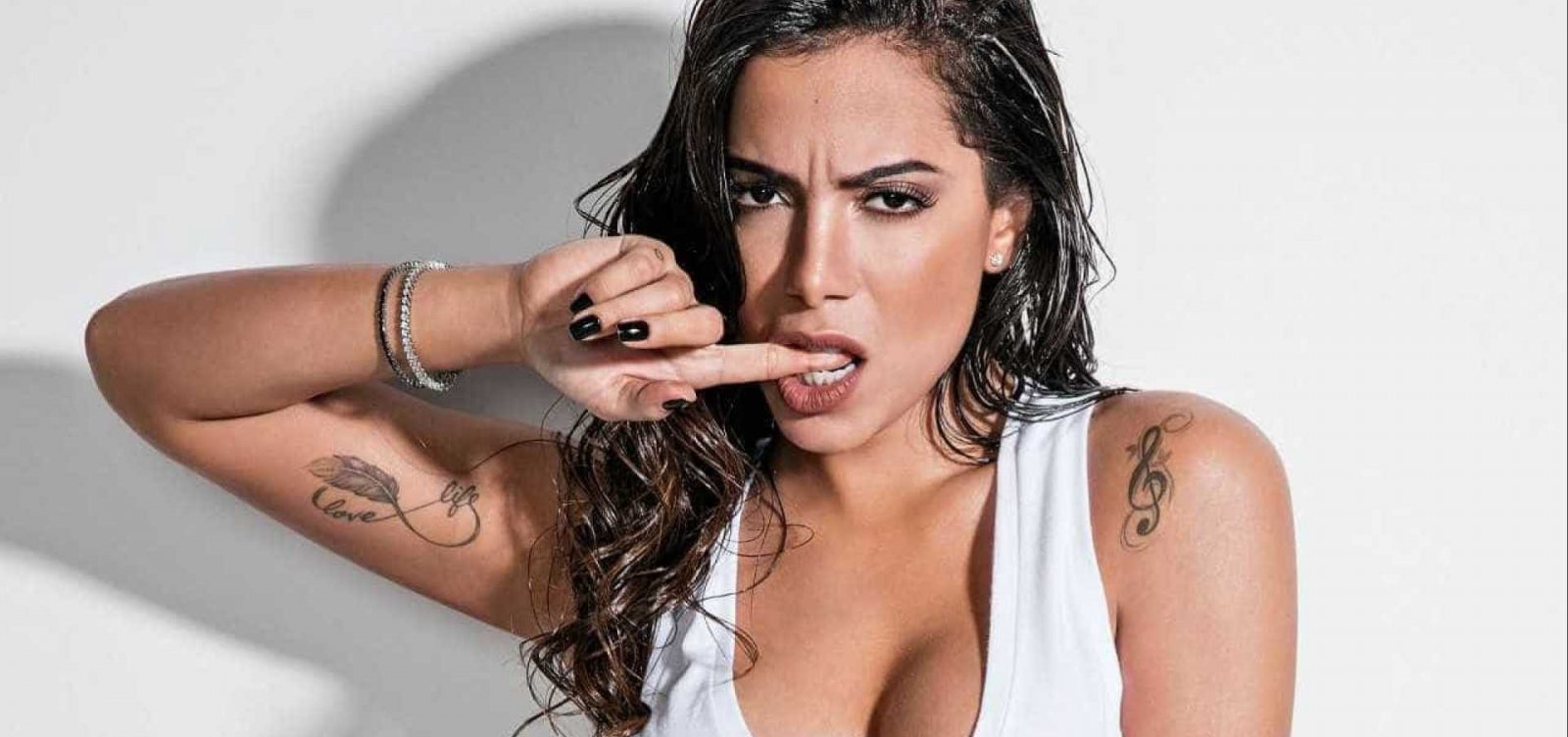 Anitta revela já ter feito sexo a três: 'Mais de uma vez'