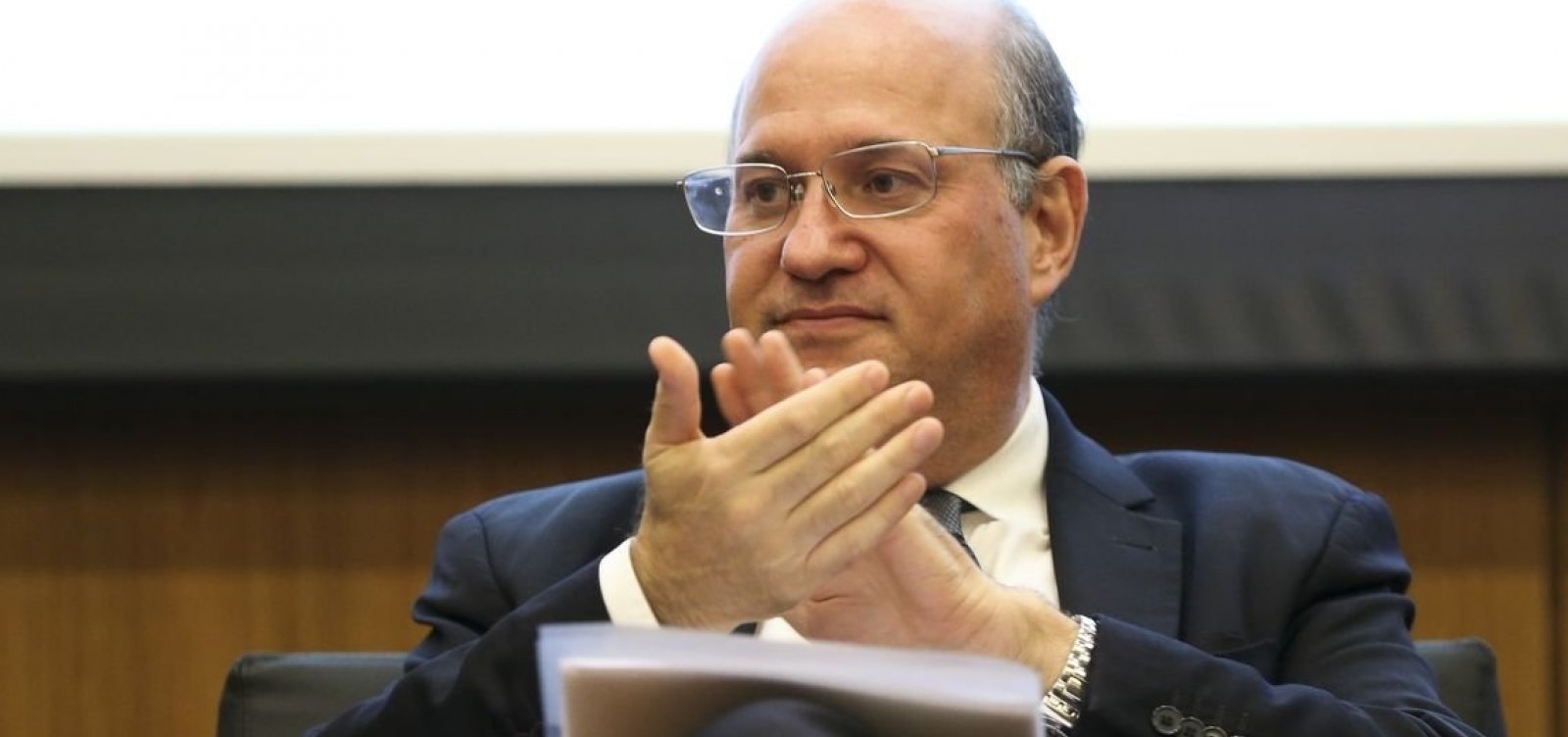 Goldfajn diz que fica na presidência do BC até março