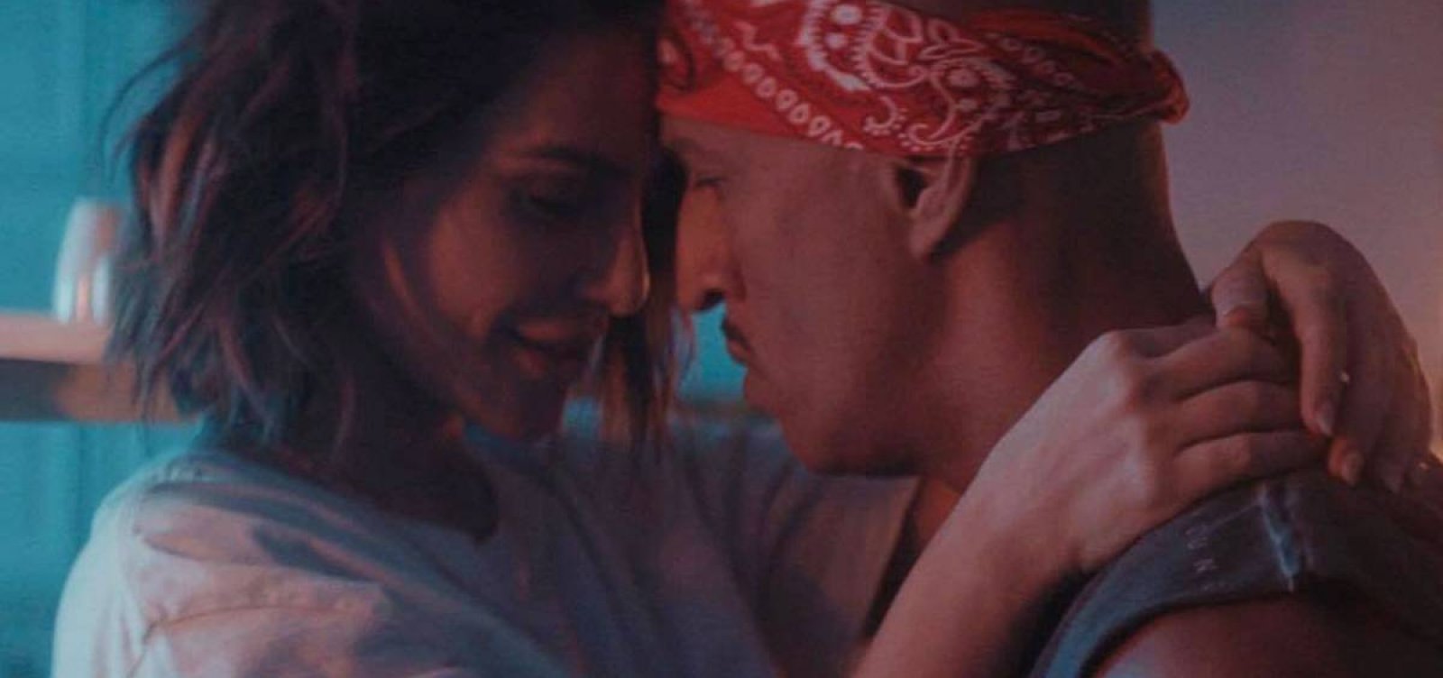 Mano Brown faz participação especial em clipe de Cleo Pires: Cenas quentes!