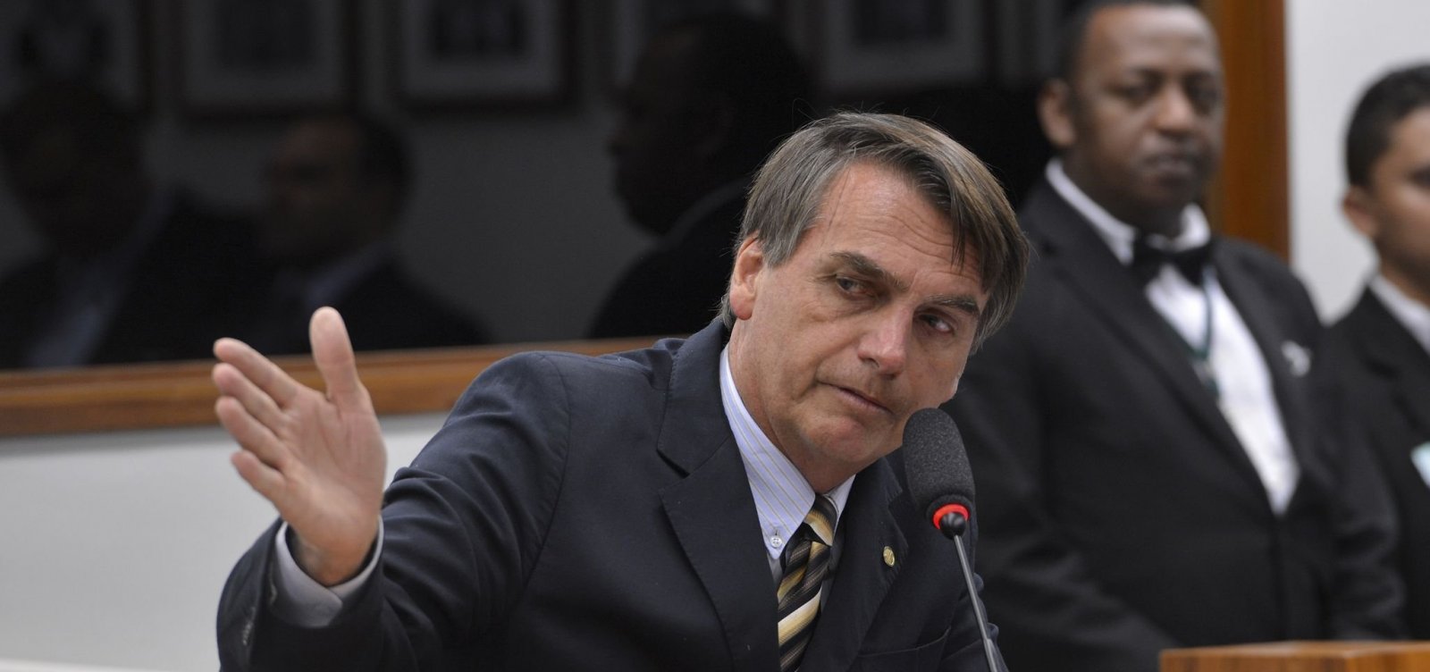Bolsonaro não pretende voltar atrás sobre mudança de embaixada em Israel, diz coluna