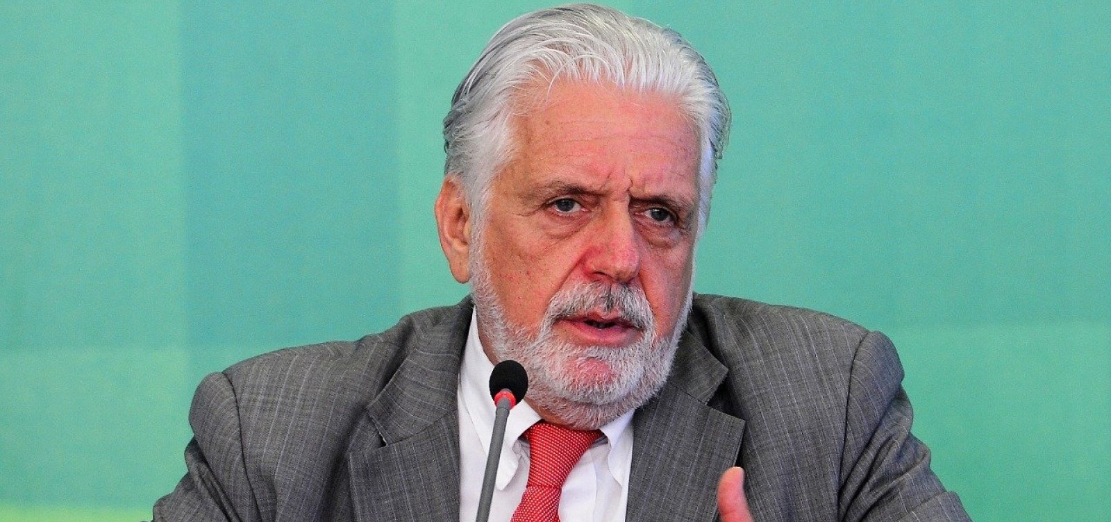 Wagner é acusado de improbidade por nomear marido de ex-ministra