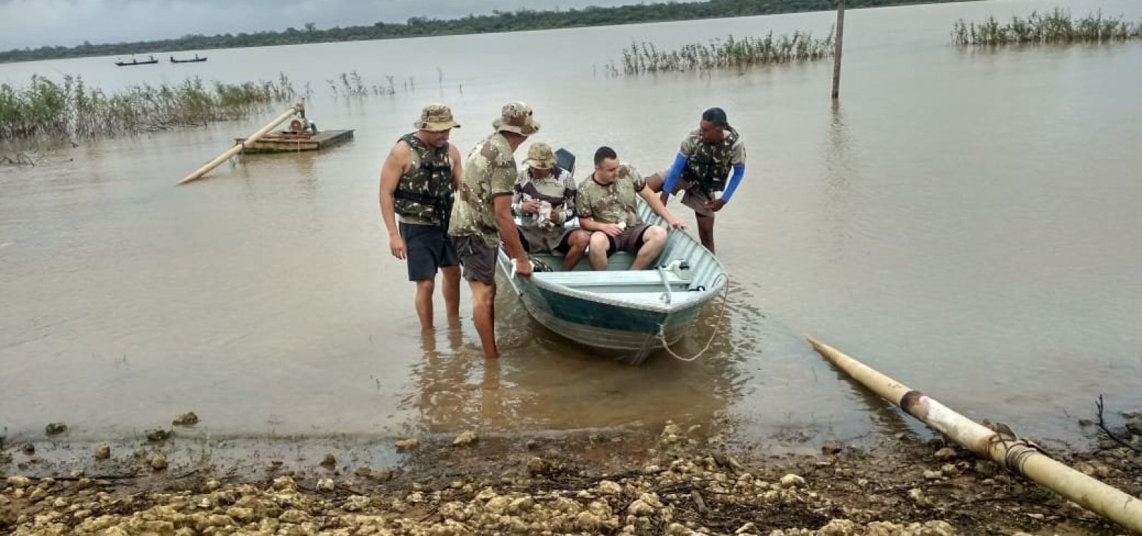 Barco vira em Xique-Xique e deixa dois desaparecidos e dois mortos