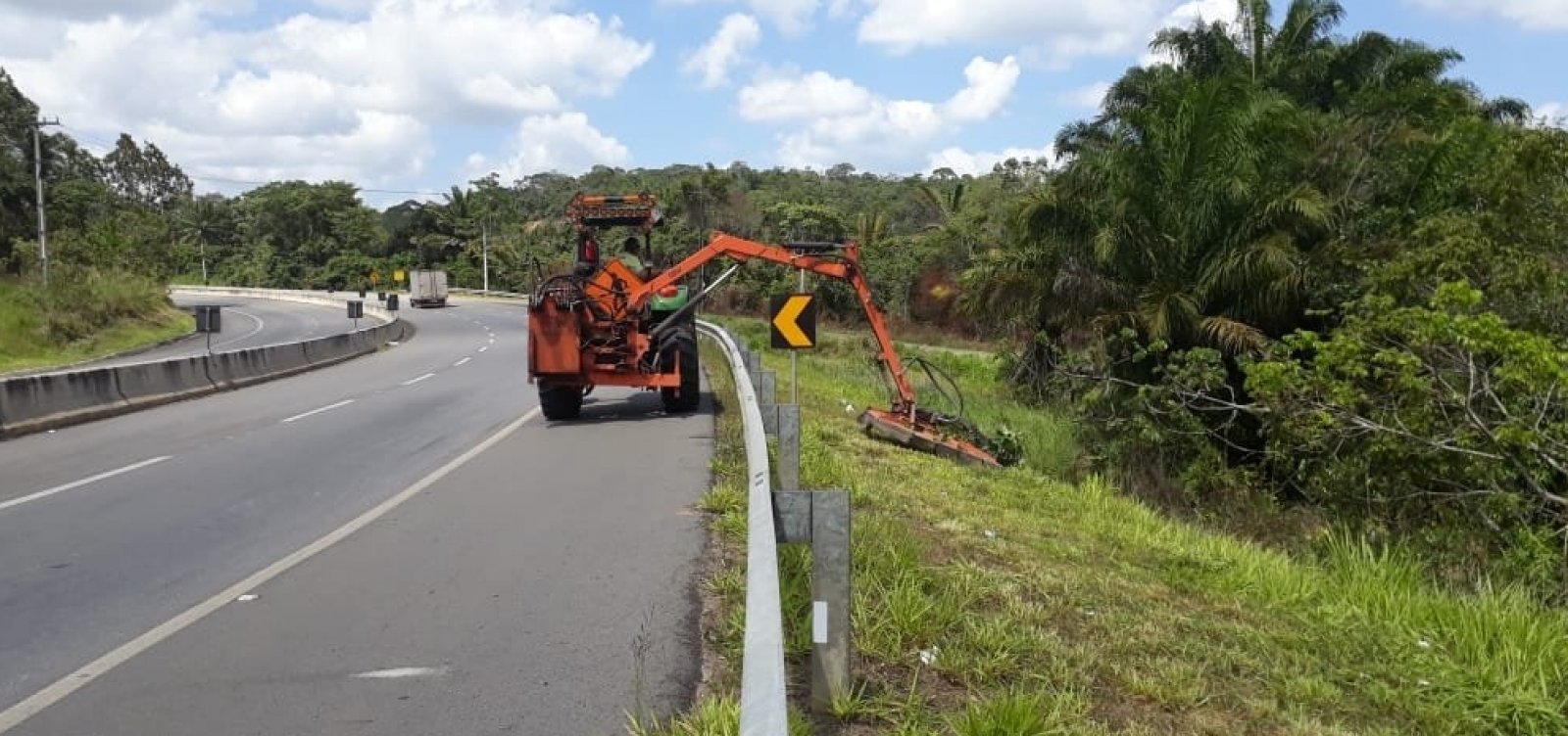 Fortes chuvas deixam Via Parafuso perigosa na tarde de hoje