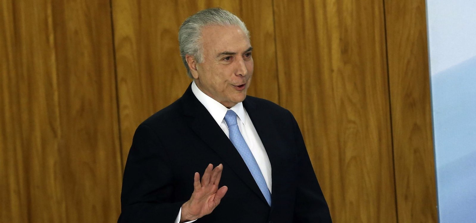 Temer elogia política de privatização defendida por Paulo Guedes 