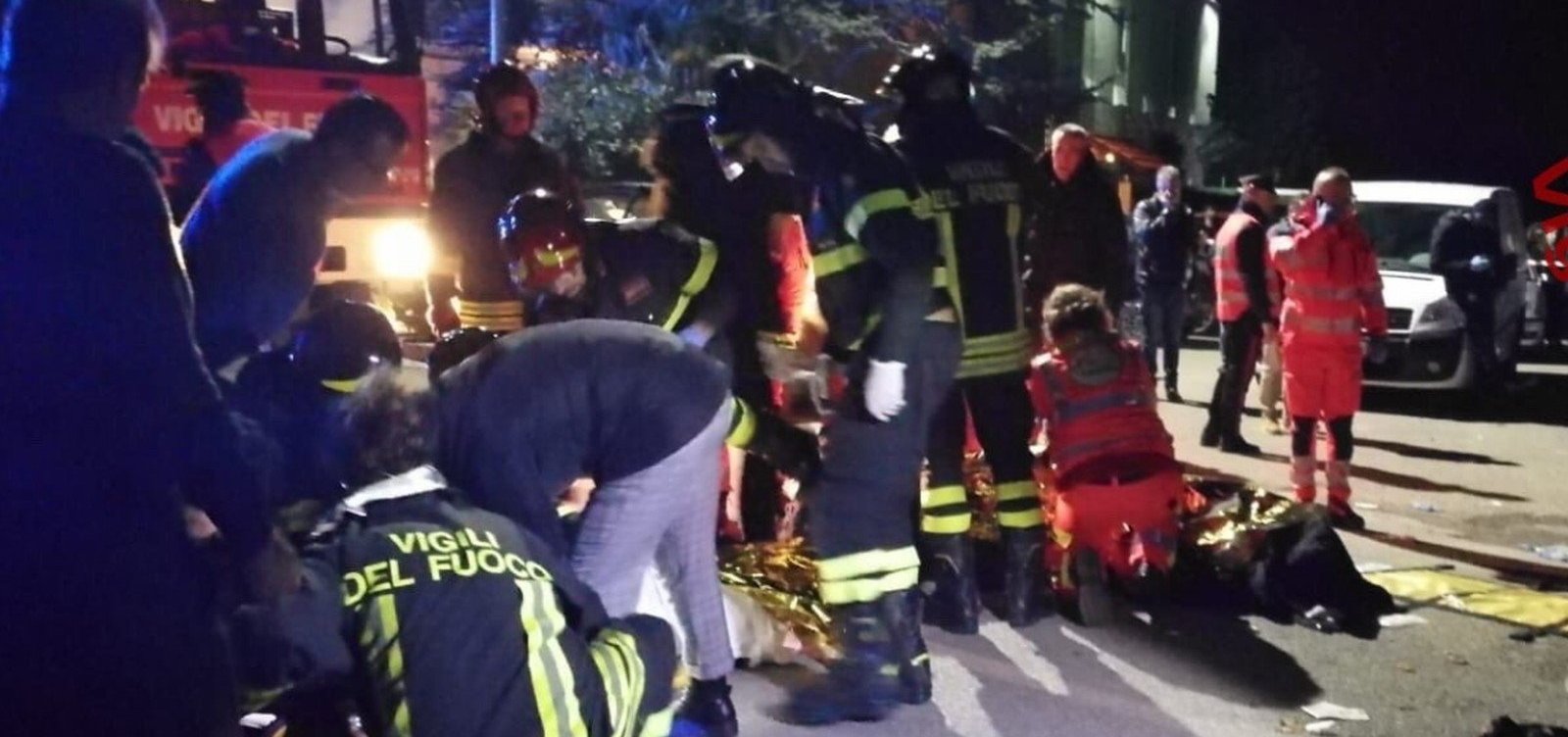 Seis pessoas morrem e mais de 100 ficam feridos em show na Itália