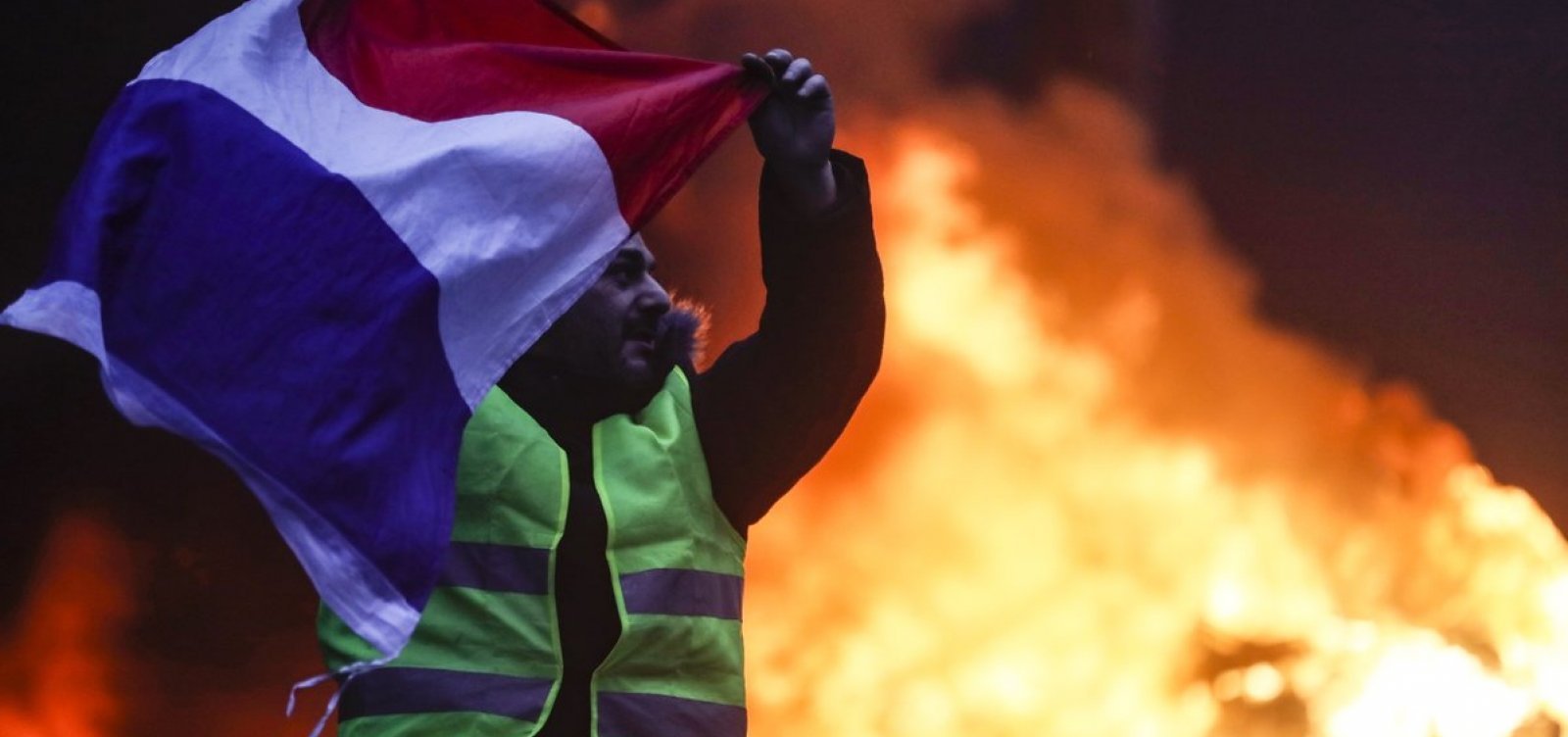 Protestos em Paris deixam 30 feridos e 615 detidos