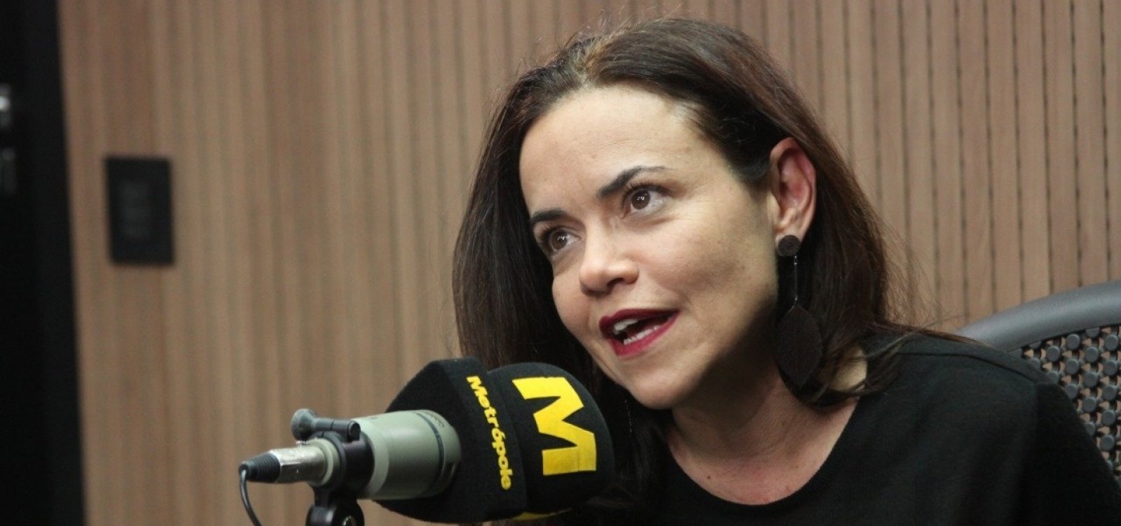 Vânia Abreu se apresenta no Café Teatro Rubi em janeiro